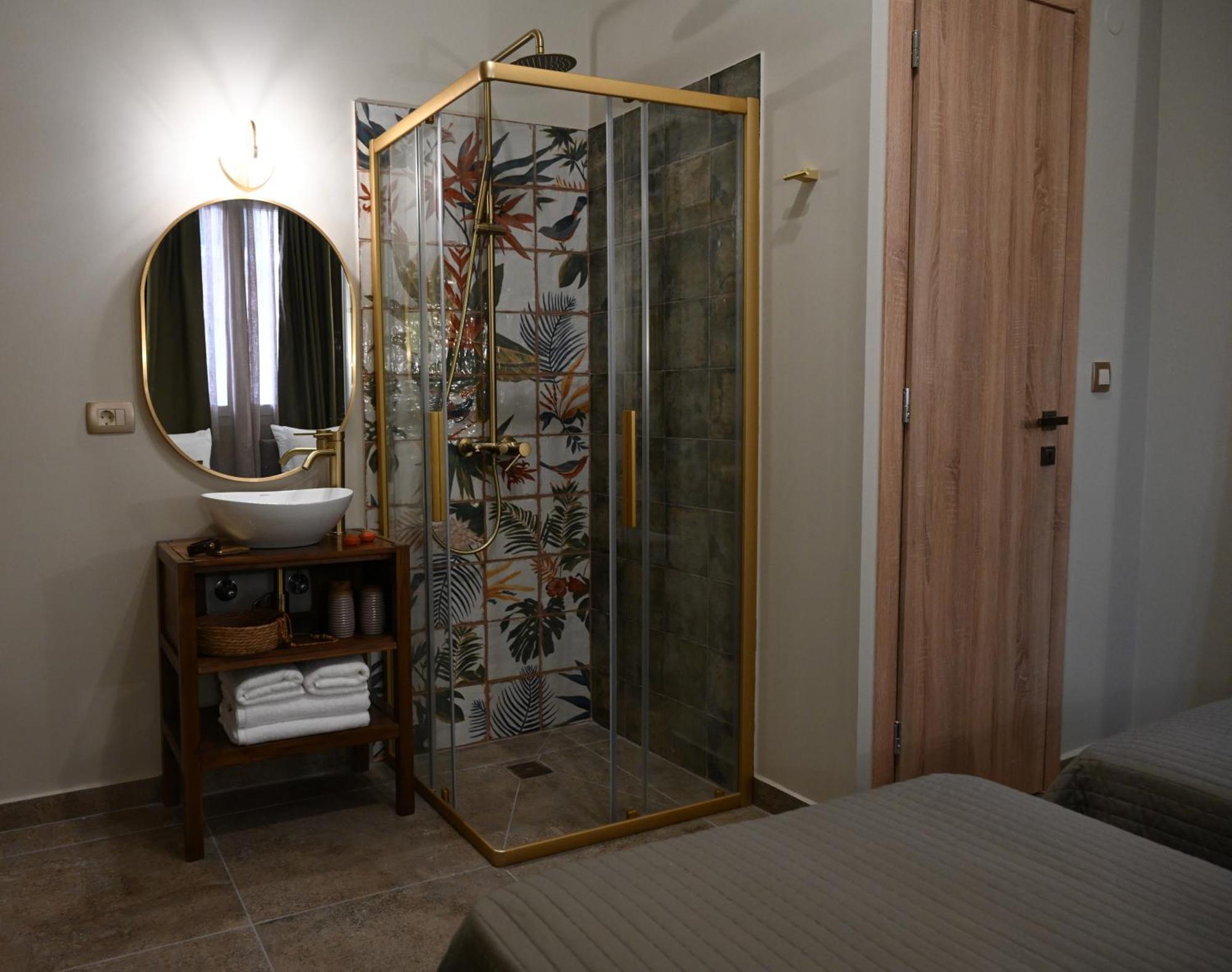 Vivis Hub Aparthotel Argostoli  Eksteriør bilde